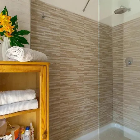 Appartamento Alba, Posto Auto Privato, Animali Amici! Apartment